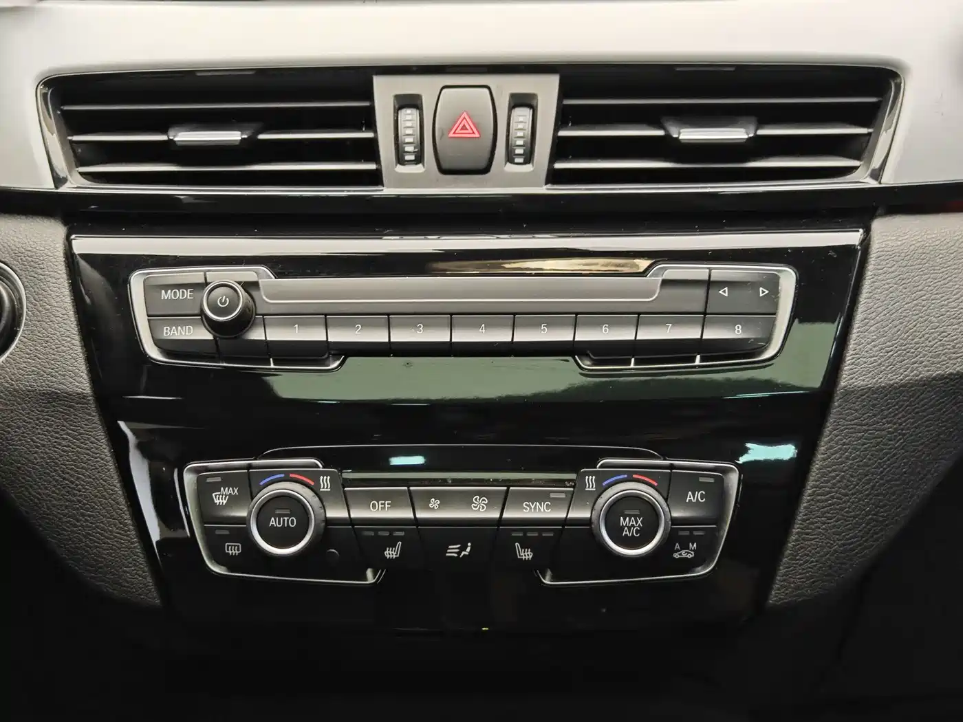 BMW X1 2016 sDrive18Li Premium Model фото 16