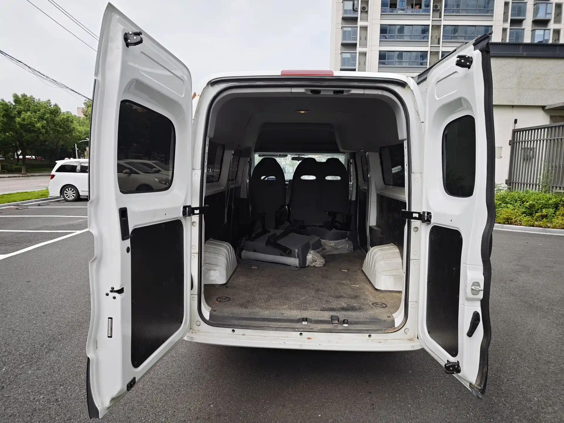 Photo 11 - Maxus Dana V1