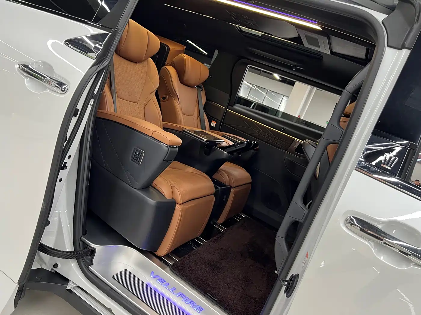 Toyota Vellfire 2024 Crown Hybrid 2.5L Executive Premium Edition фото 14