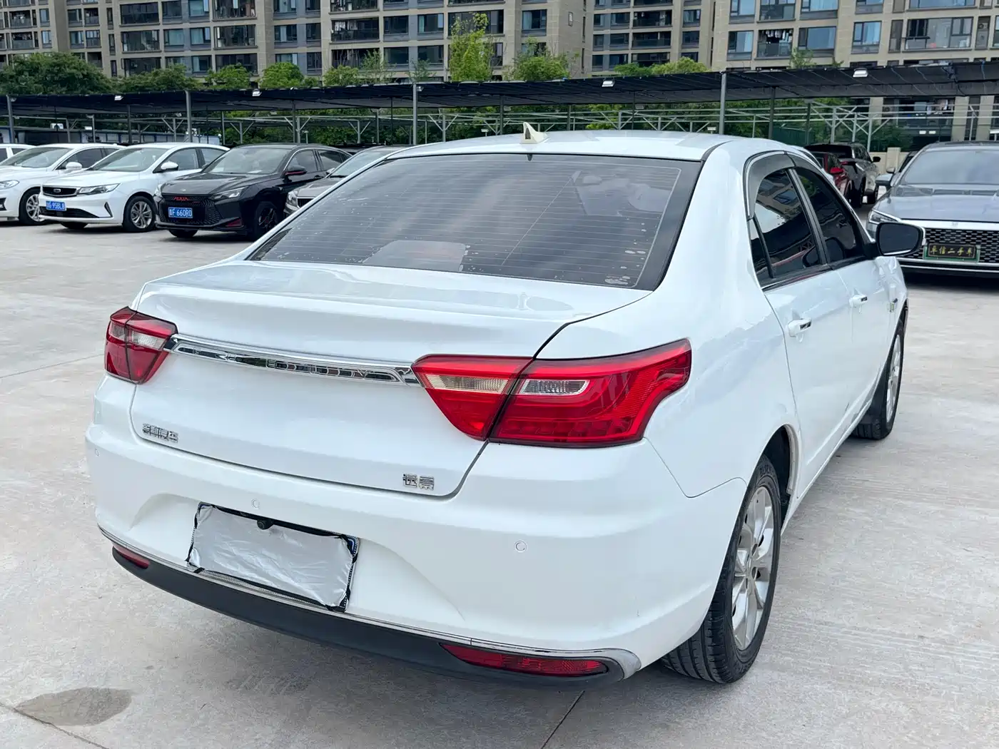 Фото 5 - Geely Vision