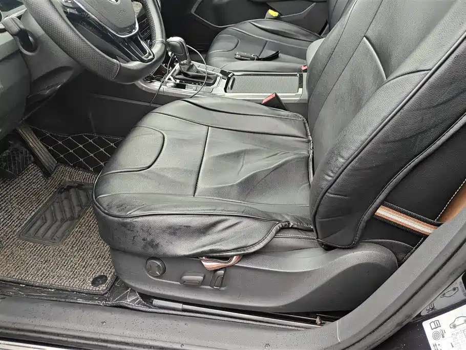 Volkswagen Passat 2017 280TSI DSG Prestige фото 9