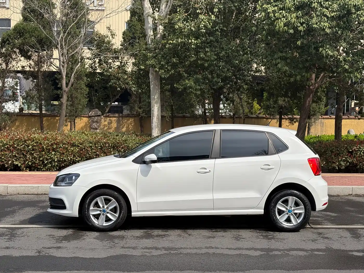Volkswagen Polo 2016 1.4L Manual Trend фото 3