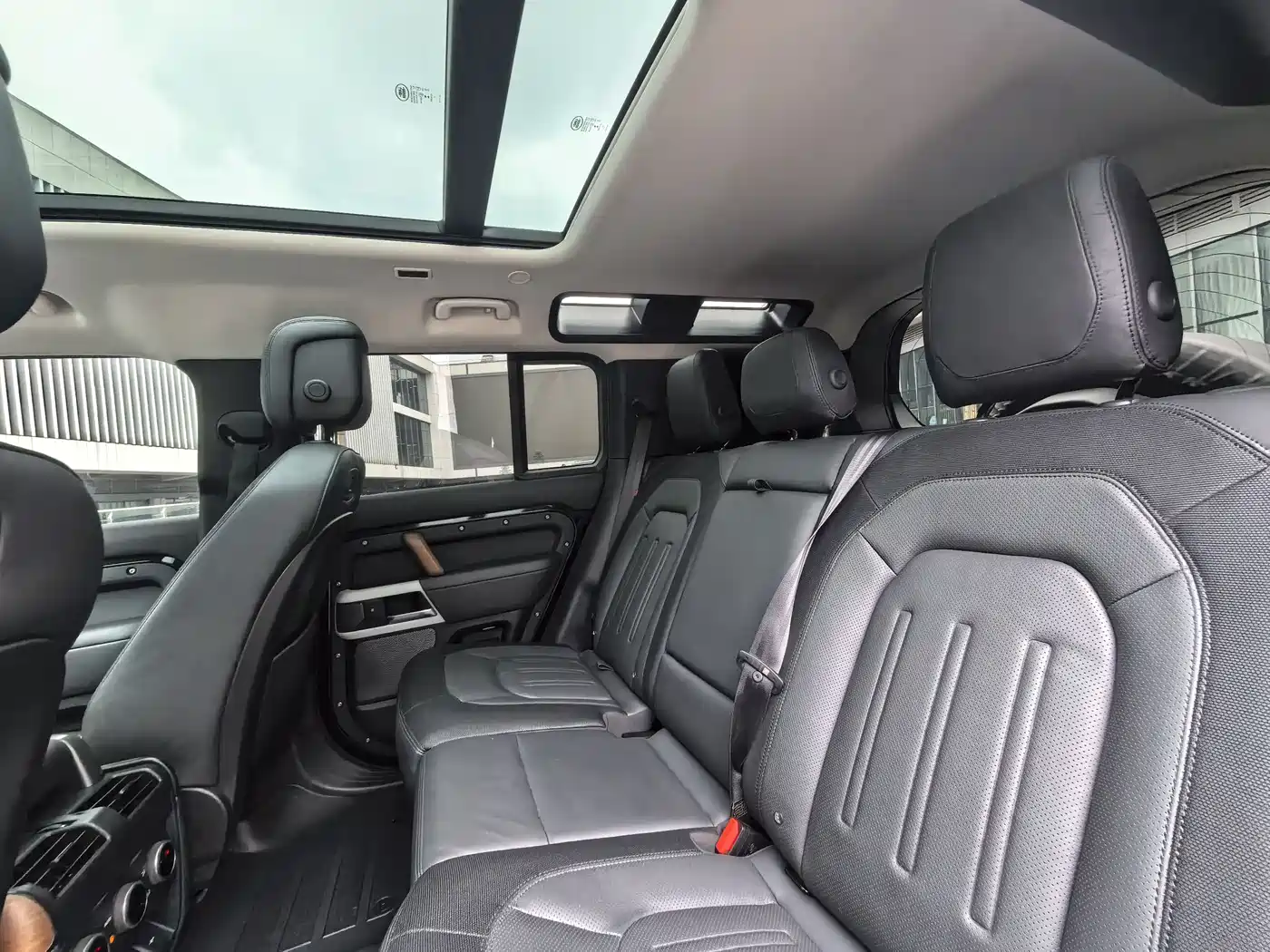 Land Rover Defender 2022 110 P400 X-DYNAMIC HSE фото 15