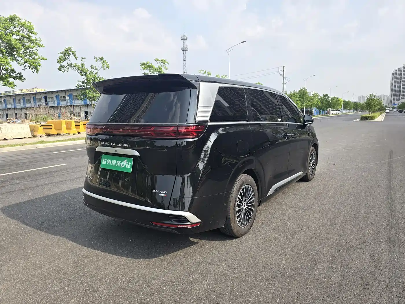 Denza D9 2025 DM-i Smart Drive Edition 1020 AWD Luxury фото 9