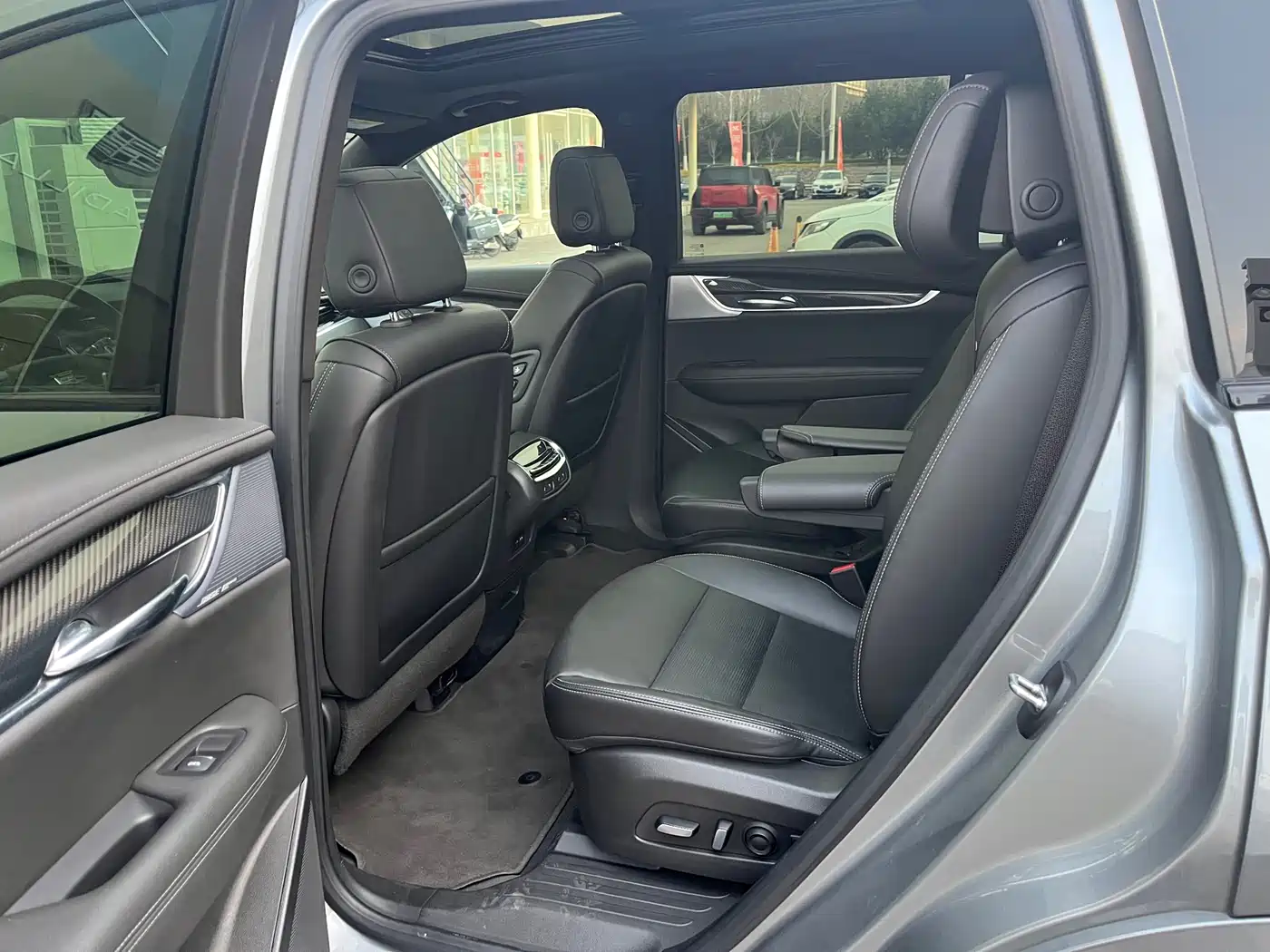 Cadillac XT6 2025 2.0T 6-Seater AWD Executive Black Label Edition фото 12