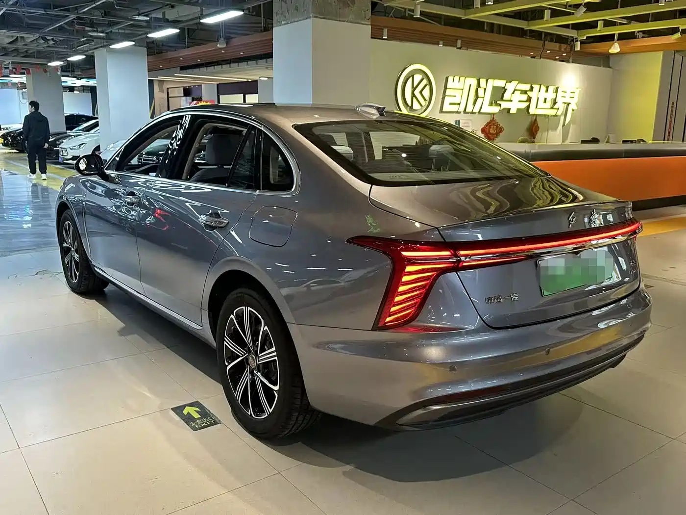 Hongqi H5 PHEV 2025 170 Super Hybrid Edition фото 11