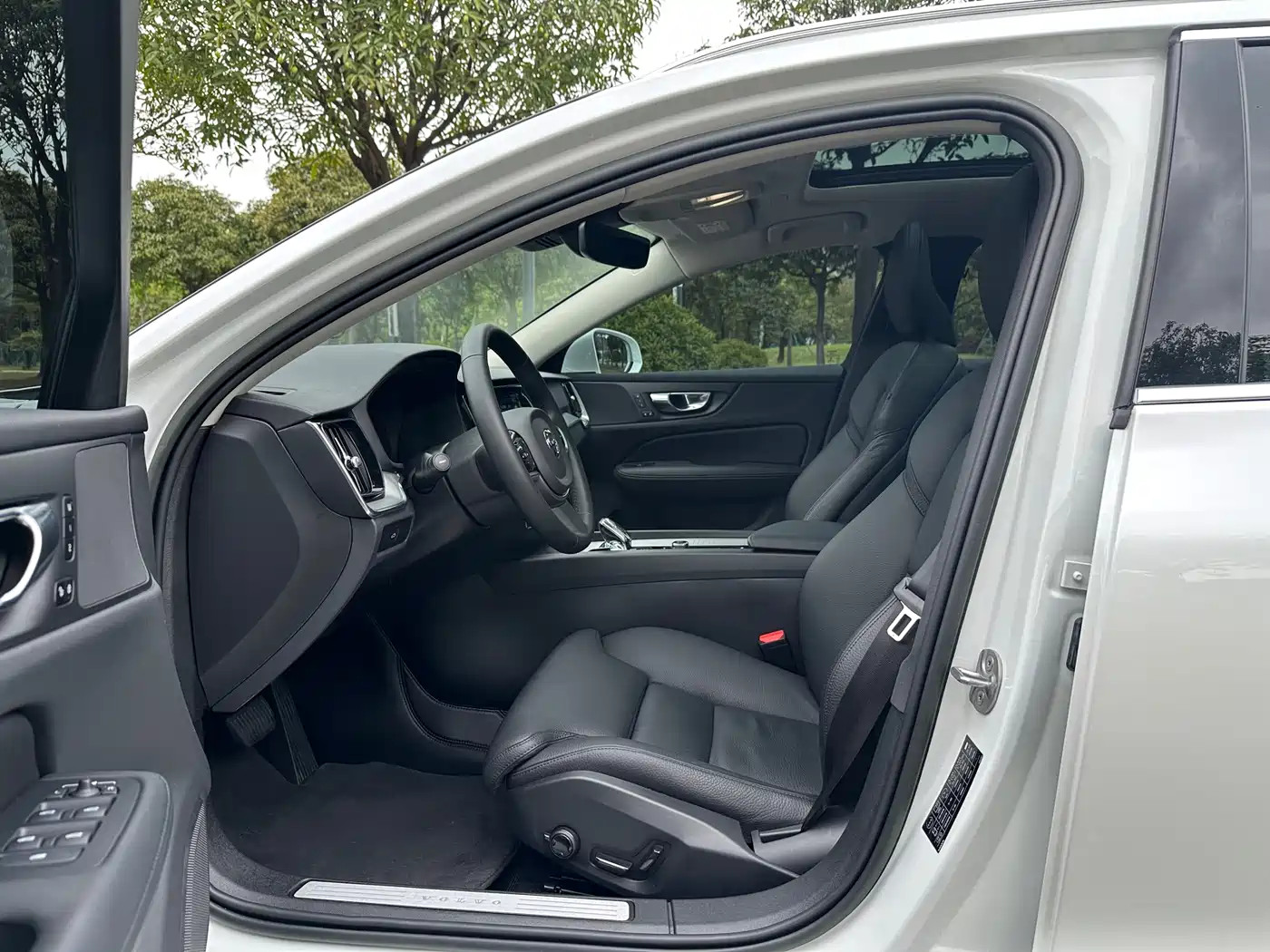 Volvo V60 2023 B5 Smart Luxury Enjoyment Edition фото 5