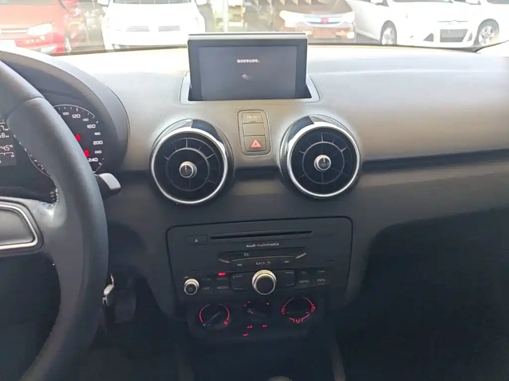 Фото 13 - Audi A1