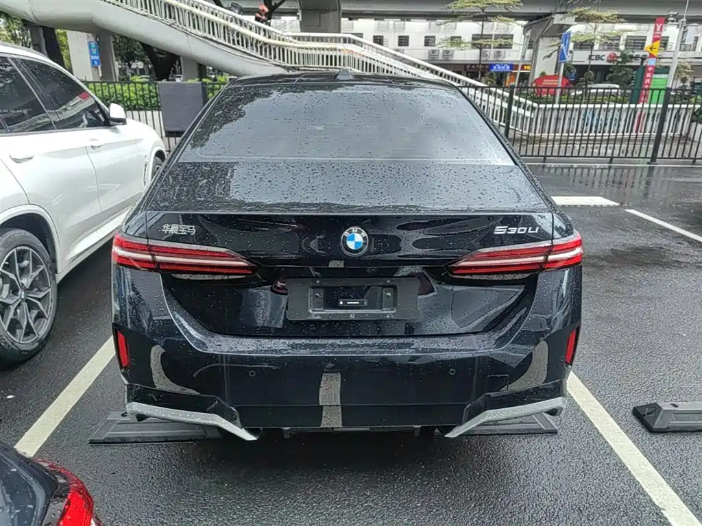 BMW 5 Series 2025 530Li Premium M Sport Package фото 6