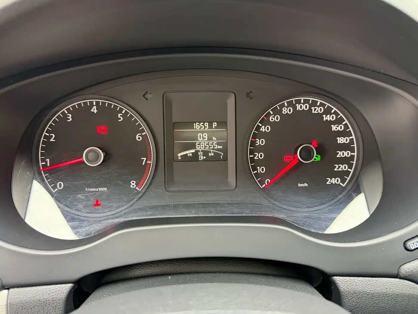Volkswagen Sagitar 2012 1.6L Automatic Comfort Type фото 9