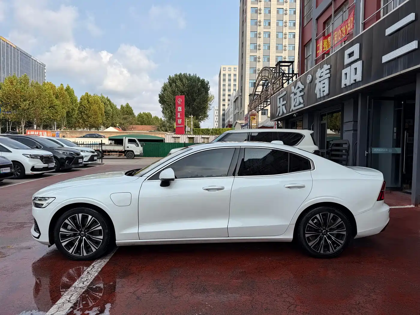 2022 Volvo S60 Plug-in Hybrid