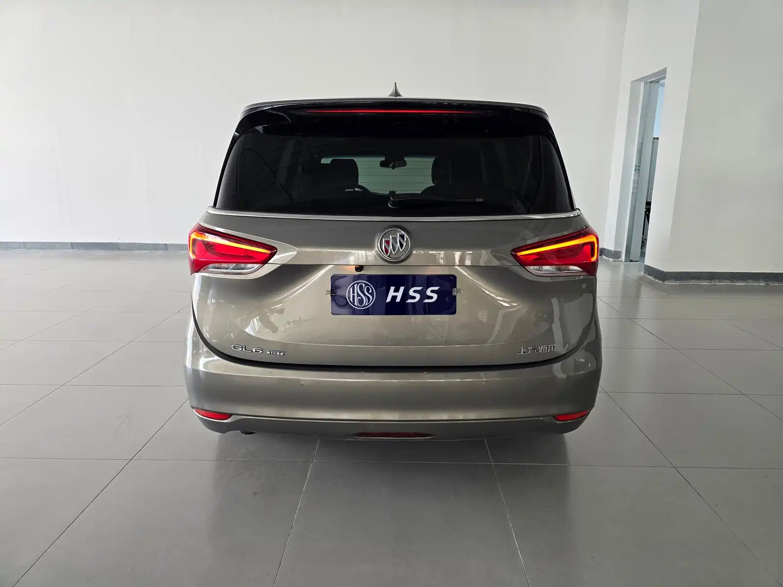 Photo 3 - Buick GL6