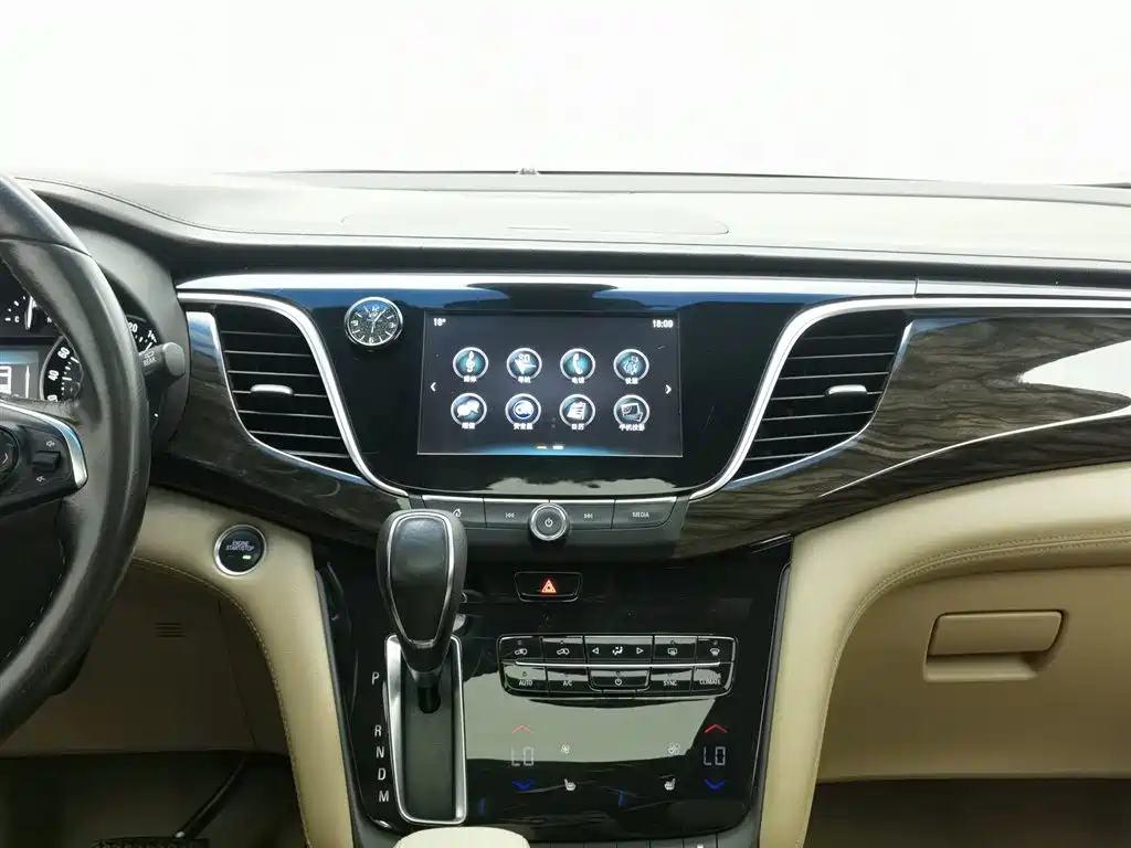 Buick GL8 2017 ES 28T Luxury China V фото 12