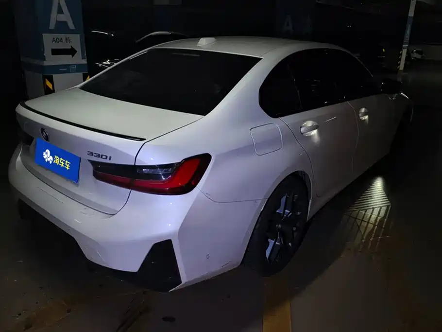 BMW 3 Series 2025 330i M Sport Night Edition фото 3