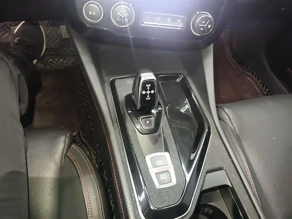 Lynk & Co 02 2018 1.5T DCT 2WD Power Pro Edition China V фото 14