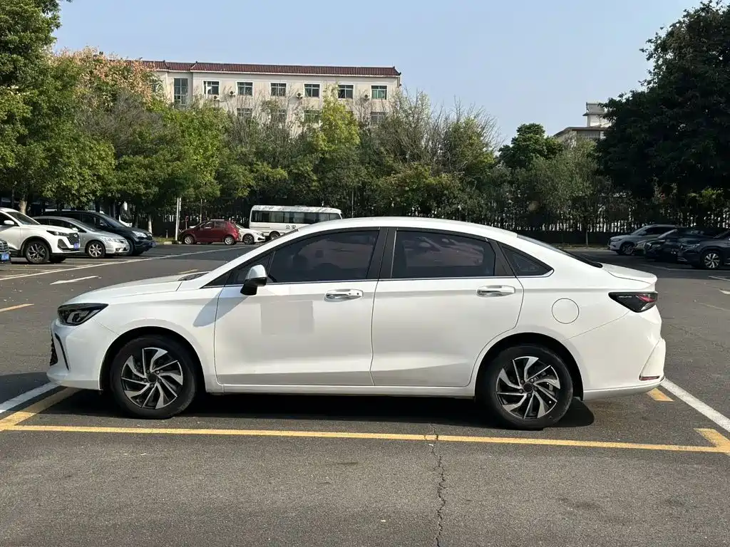 BAIC Beijing U5 PLUS 2022 2021 1.5L CVT Luxury Edition