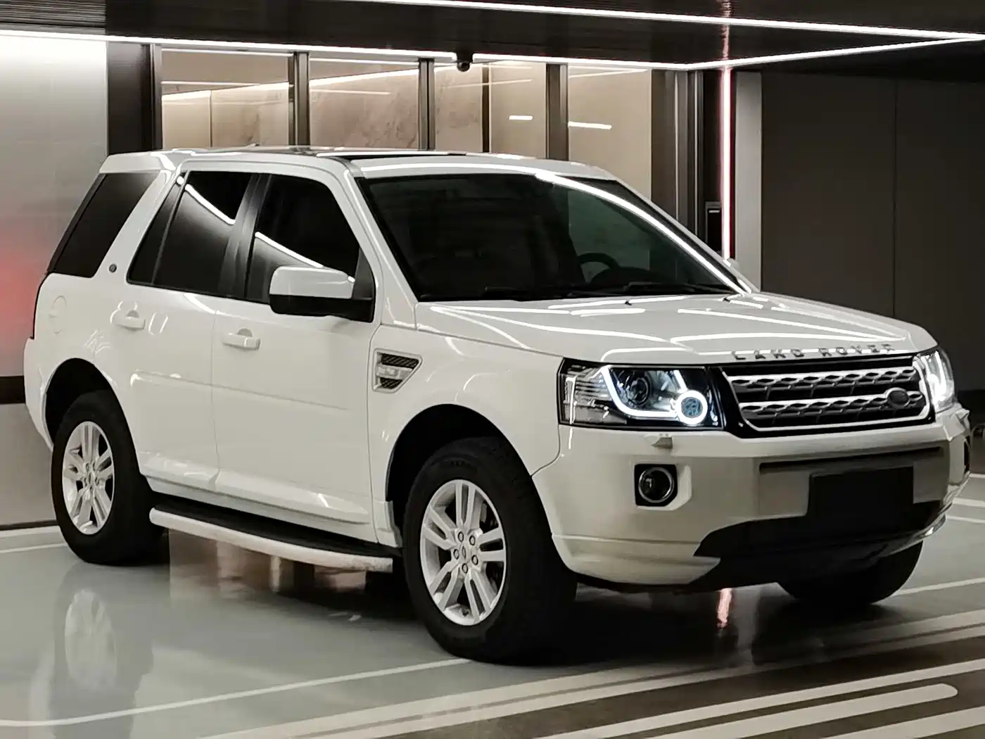 Land Rover Freelander 2 2014 2.0T Si4 SE Gasoline Edition фото 3