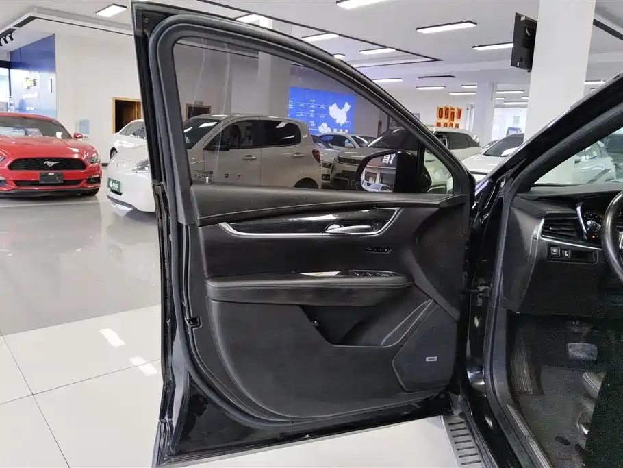 Cadillac XT5 2022 2.0T 2WD Luxury фото 7