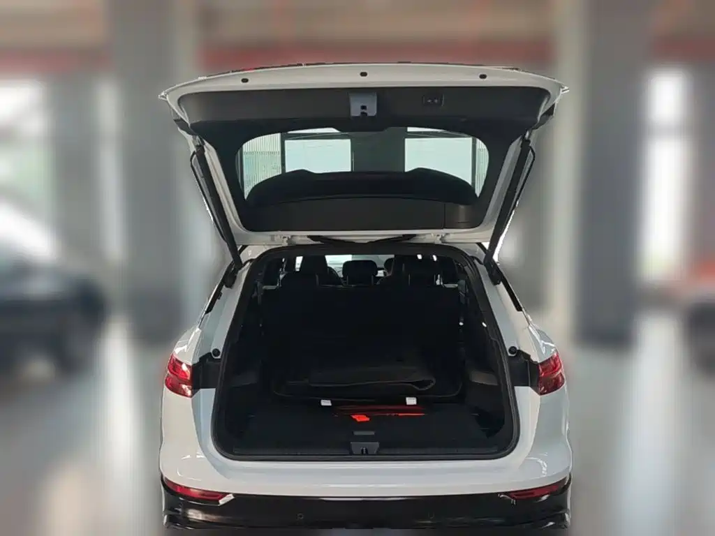 Audi Q5 e-tron 2023 2022 40 e-tron Starlight Mech Suit