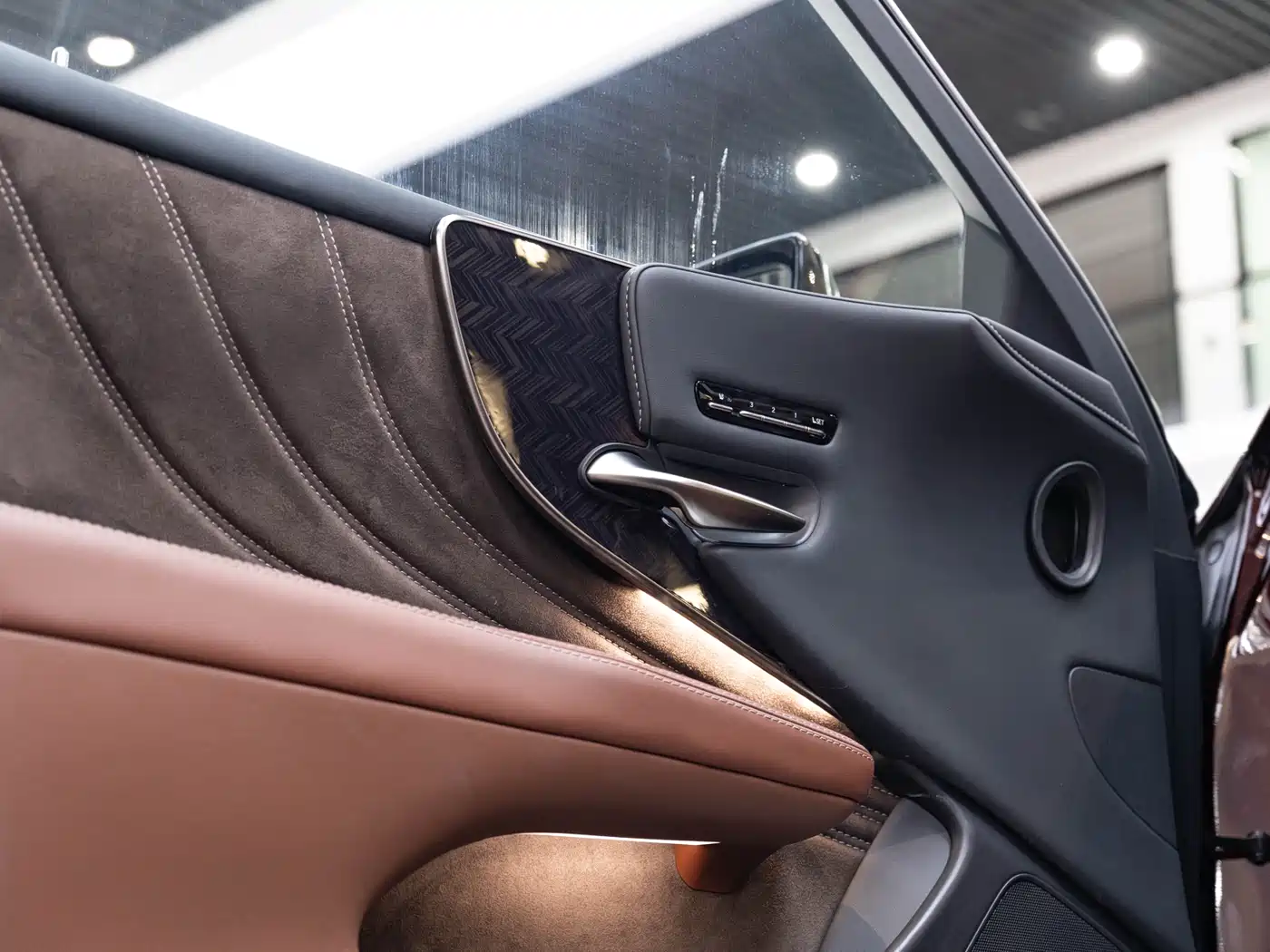 Lexus LS 2018 500h Executive Edition China V фото 20