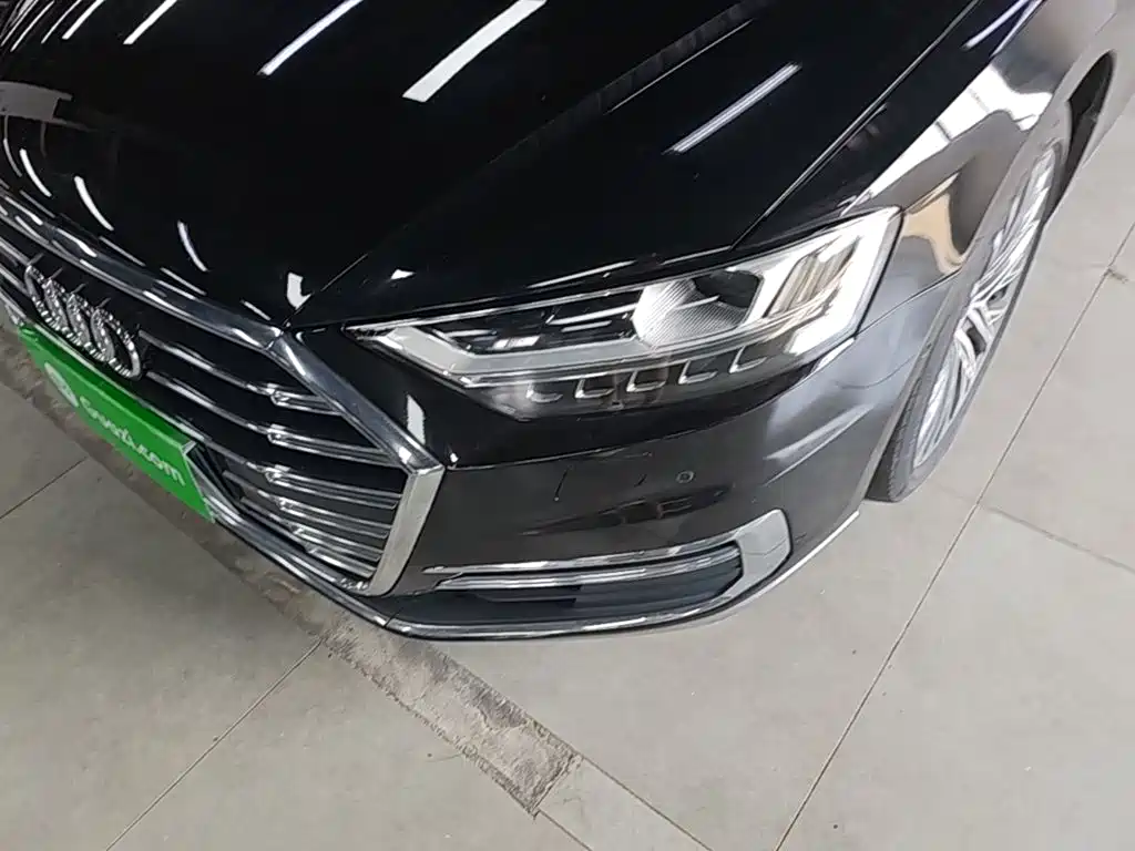 Фото 24 - Audi A8