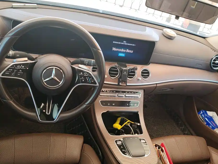 صورة 12 - Mercedes-Benz E-Class