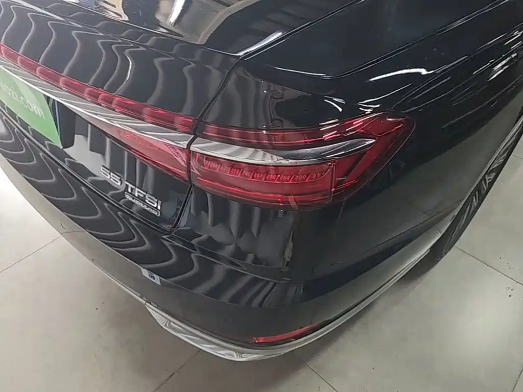 Фото 8 - Audi A8