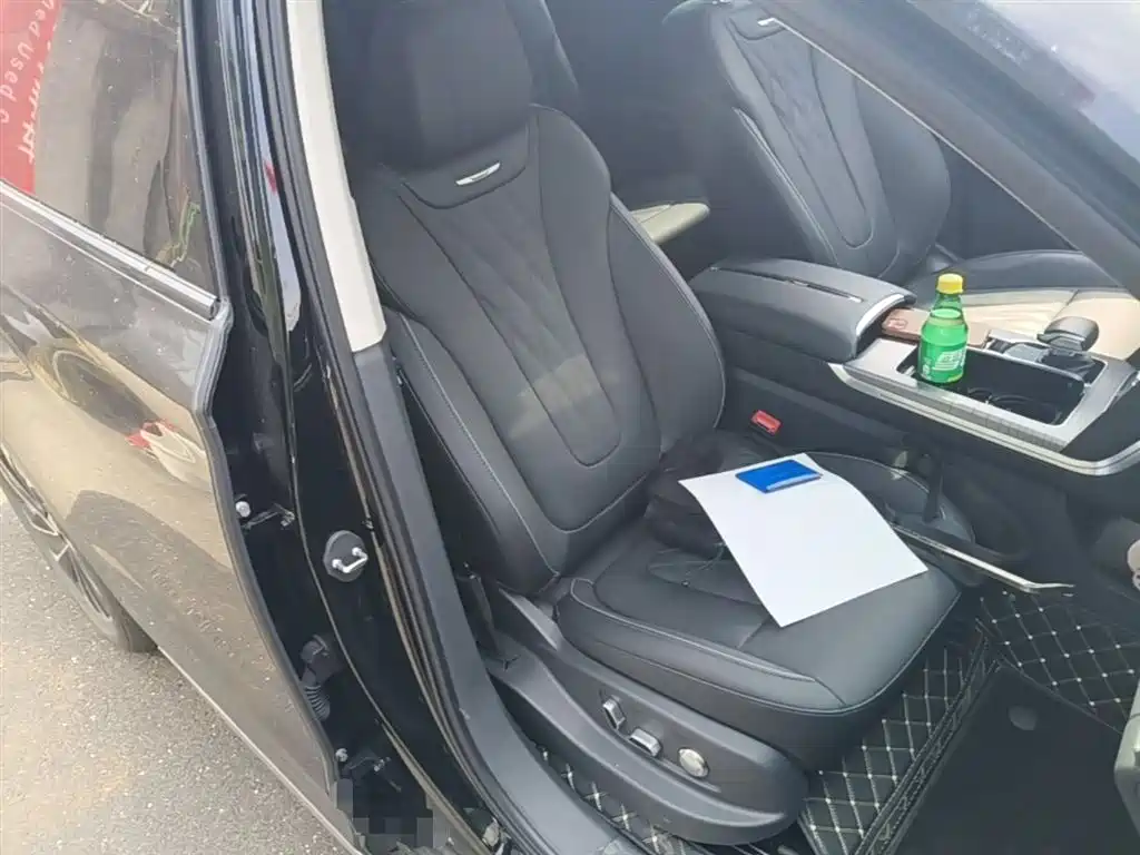 Hongqi HS7 PHEV 2024 2.0T PHEV 4WD Flagship Edition 6-seater фото 25
