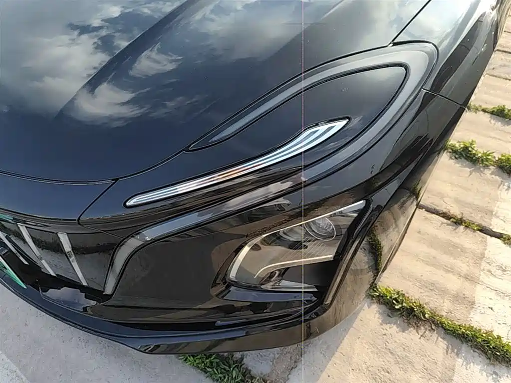 Hongqi E-QM5 2022 431km Charging Enjoyment Edition фото 24