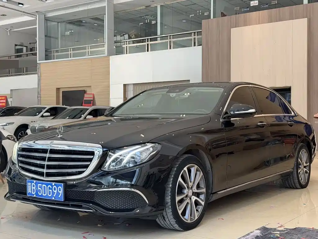 Фото 1 - Mercedes-Benz E-Class