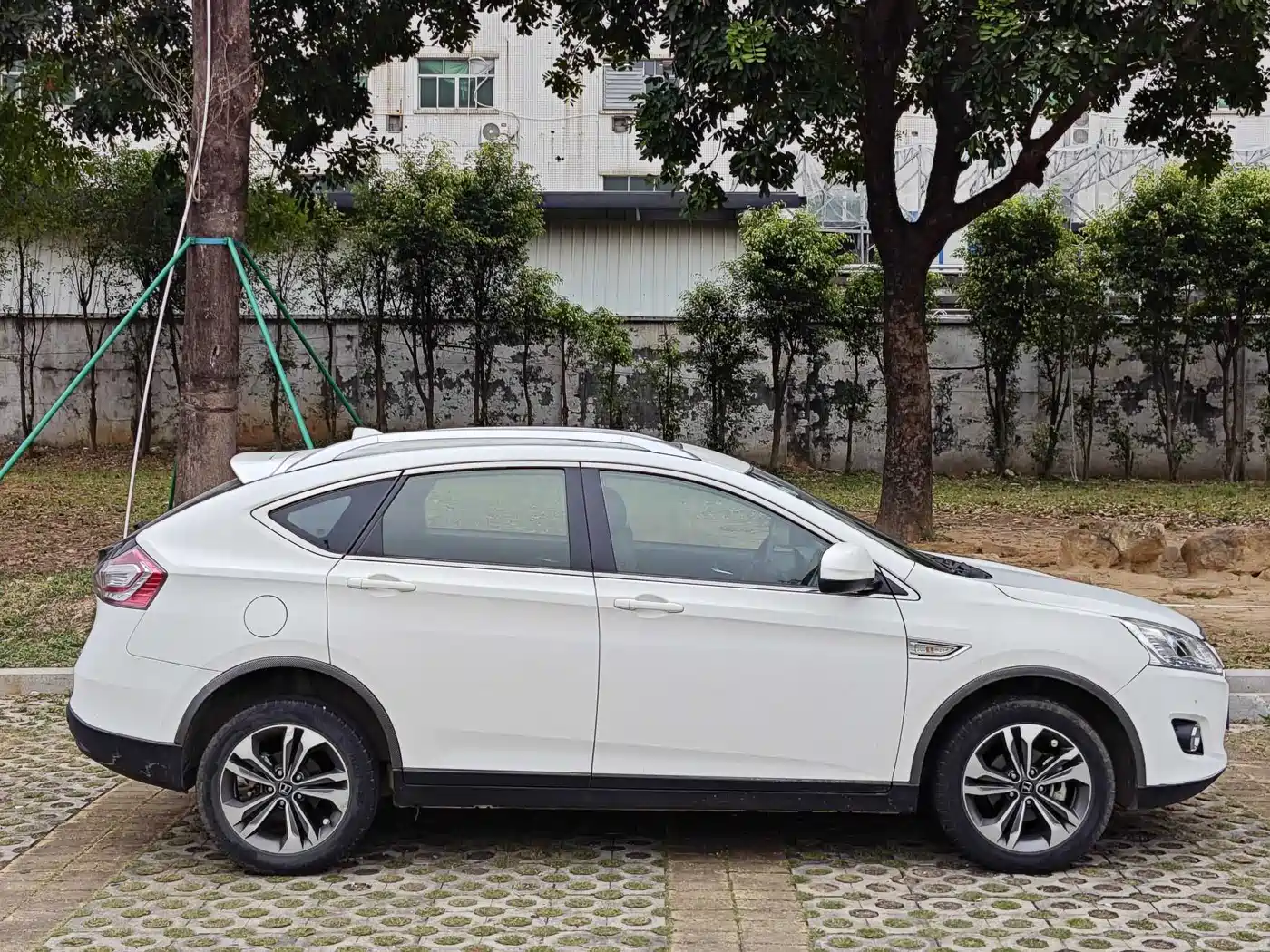 LUXGEN EXCELLENT 6 SUV