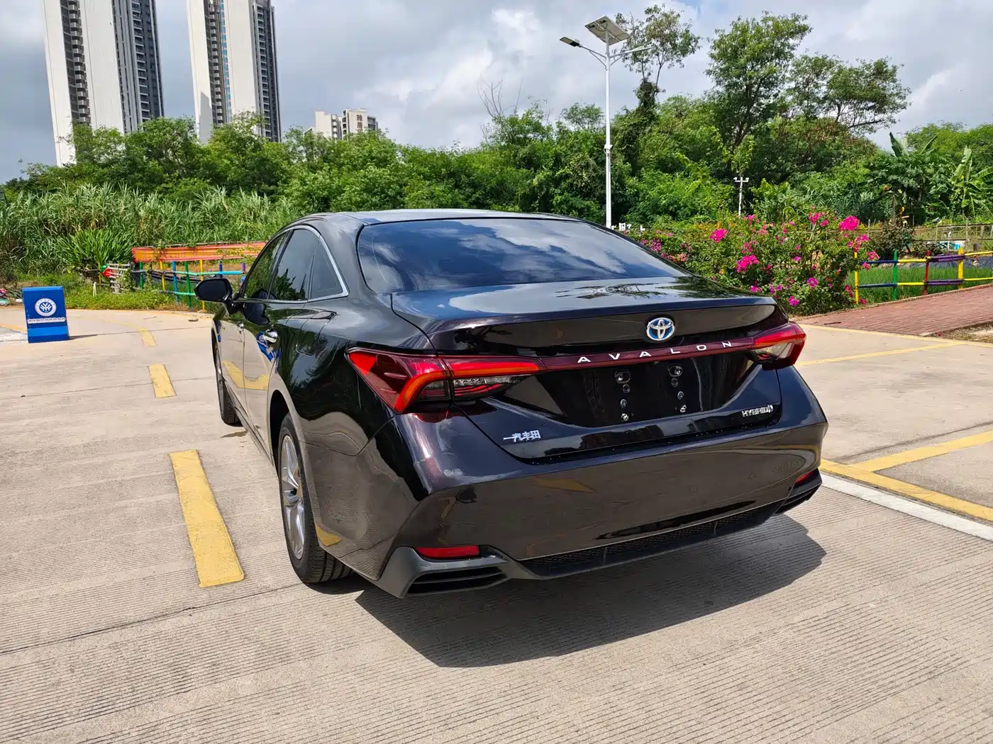 Toyota Avalon 2019 2019 Hybrid 2.5L Luxury Edition China V