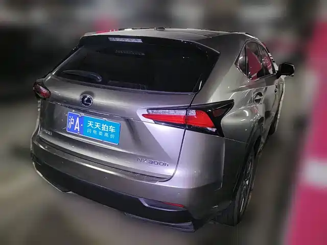 Lexus NX 2015 300h AWD F SPORT — фото 2