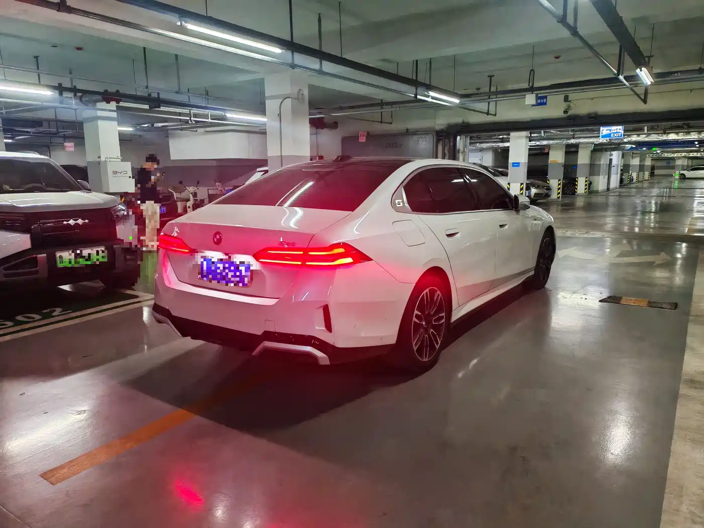 BMW 5 Series 2024 530Li Leading M Sport Package фото 9