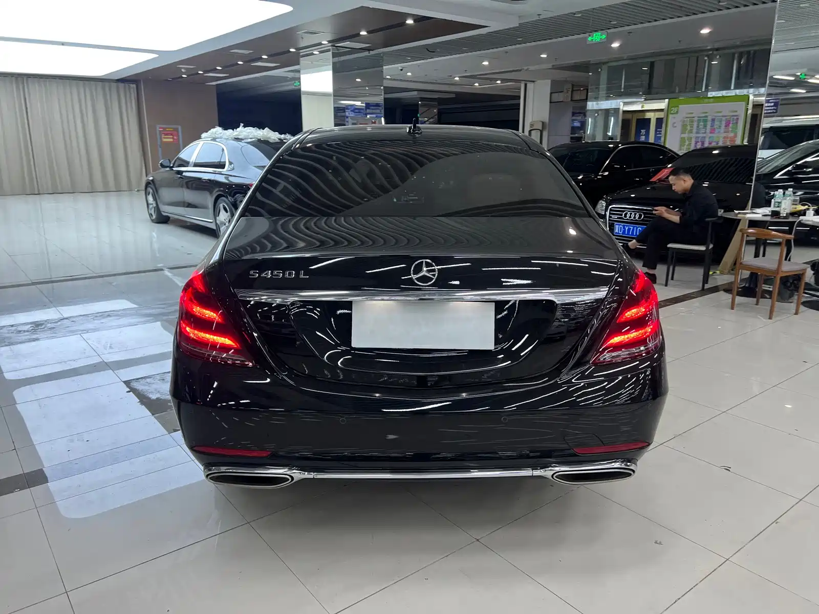 Photo 12 - Mercedes-Benz S-Class