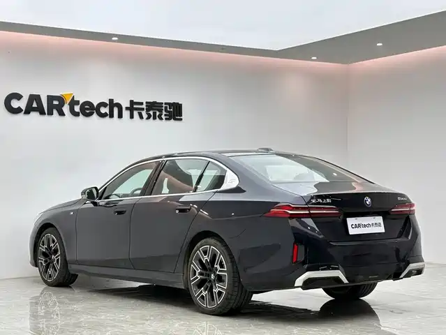 BMW 5 Series 2024 530Li Premium M Sport Package — фото 3