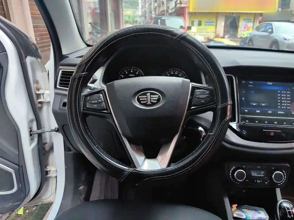 FAW Senya R7 2017 2017 Model 1.6L Manual Luxury