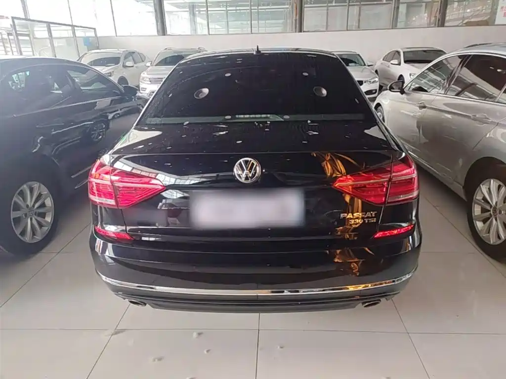 Volkswagen Passat 2017 330TSI DSG Prestige фото 6