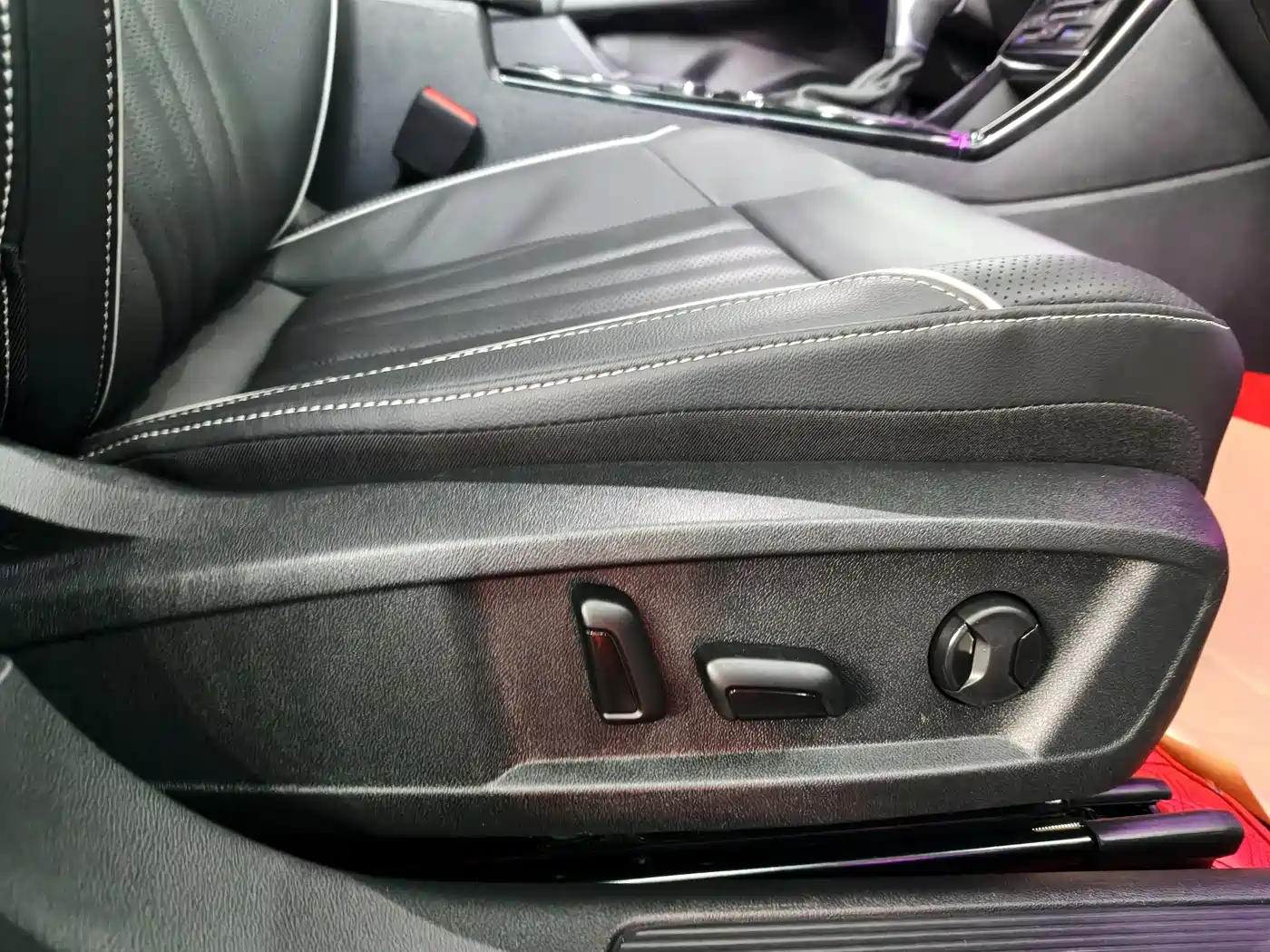 Volkswagen Passat 2024 330TSI Starlight Elite Edition фото 18