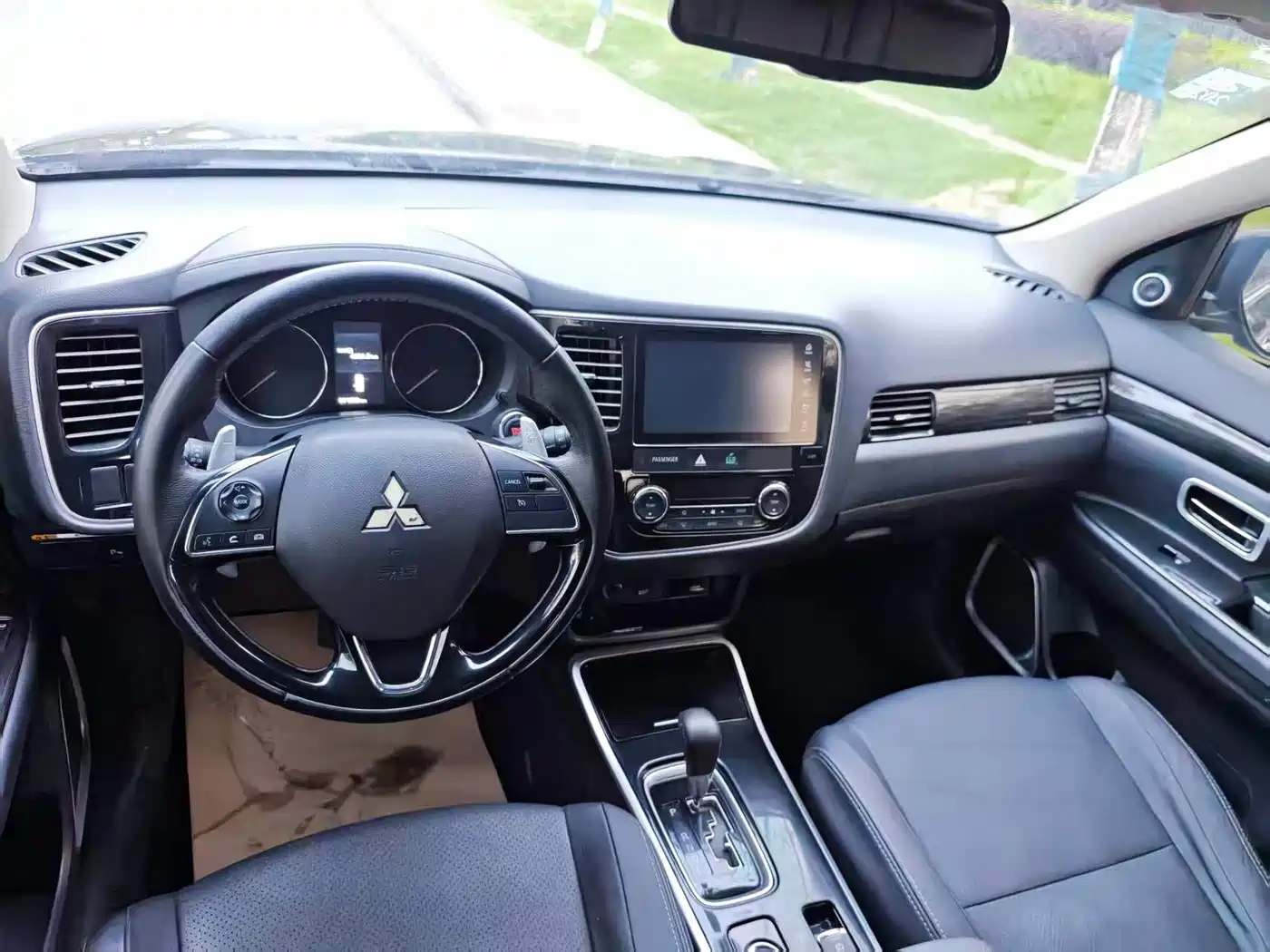 MITSUBISHI OUTLANDER