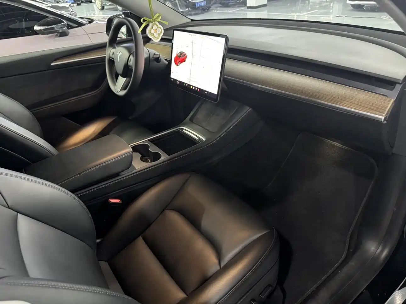 Photo 11 - Tesla Model Y