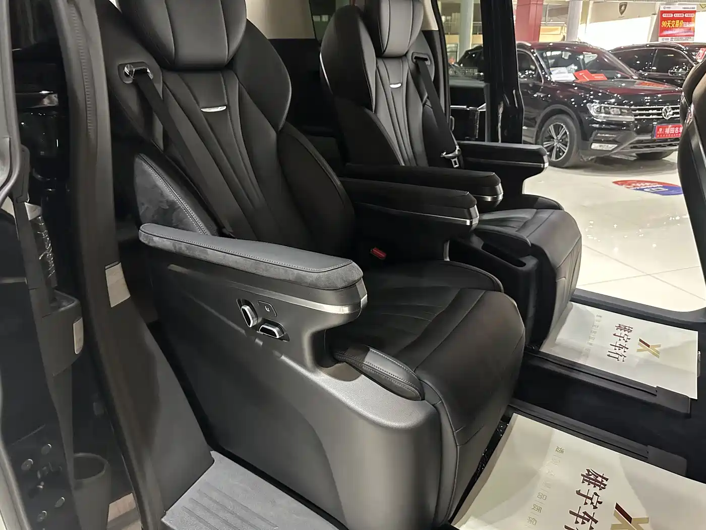 Hongqi HQ9 PHEV 2024 Model 2.0T AWD Business Edition фото 9
