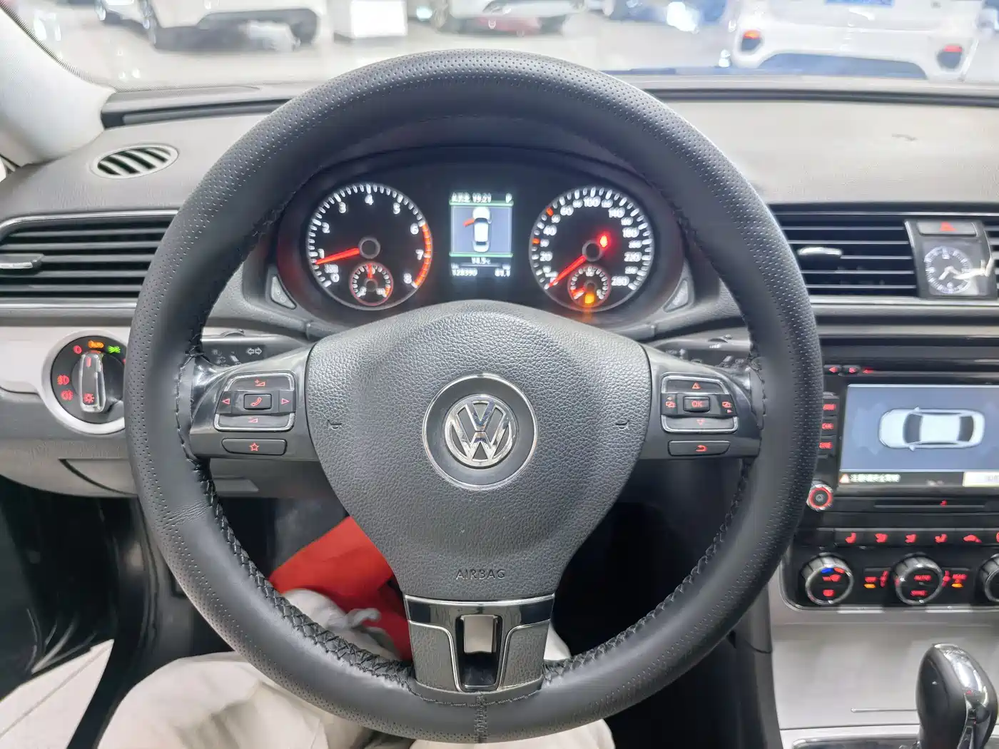 Volkswagen Passat 2014 1.8TSI DSG Executive Edition фото 9