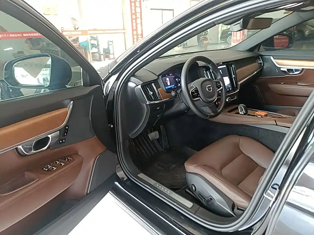 Фото 16 - Volvo S90