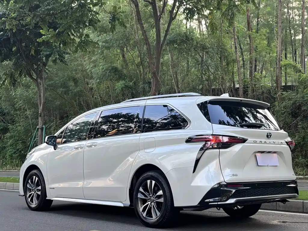 Фото 17 - Toyota Granvia