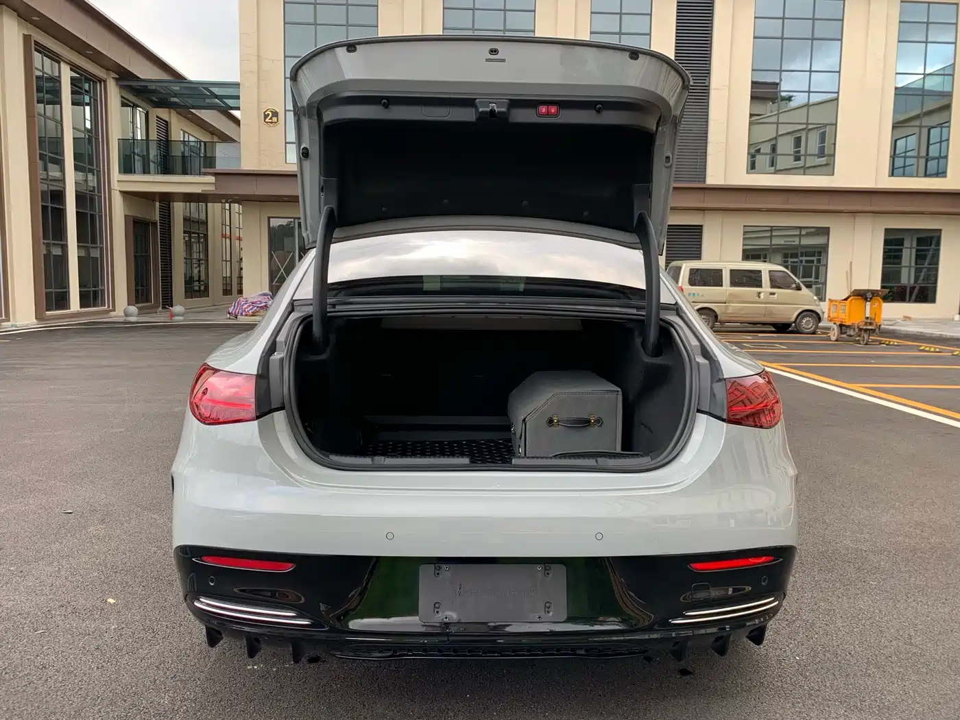 Mercedes-Benz EQE 2022 350 Pioneer Edition фото 7