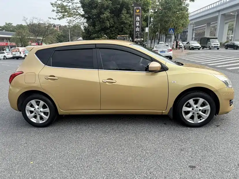 Photo 4 - Nissan Tiida