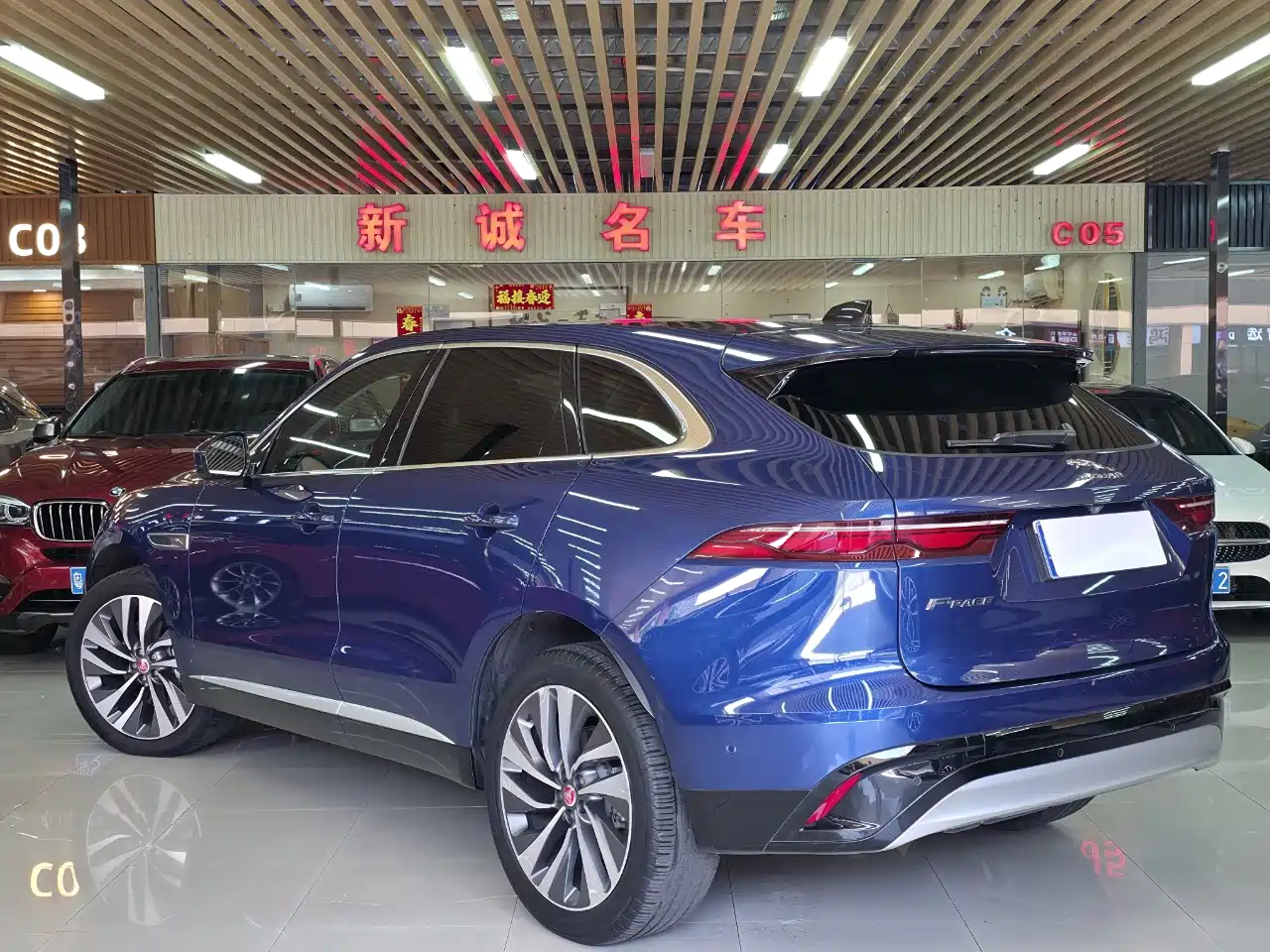 Фото 4 - Jaguar F-PACE