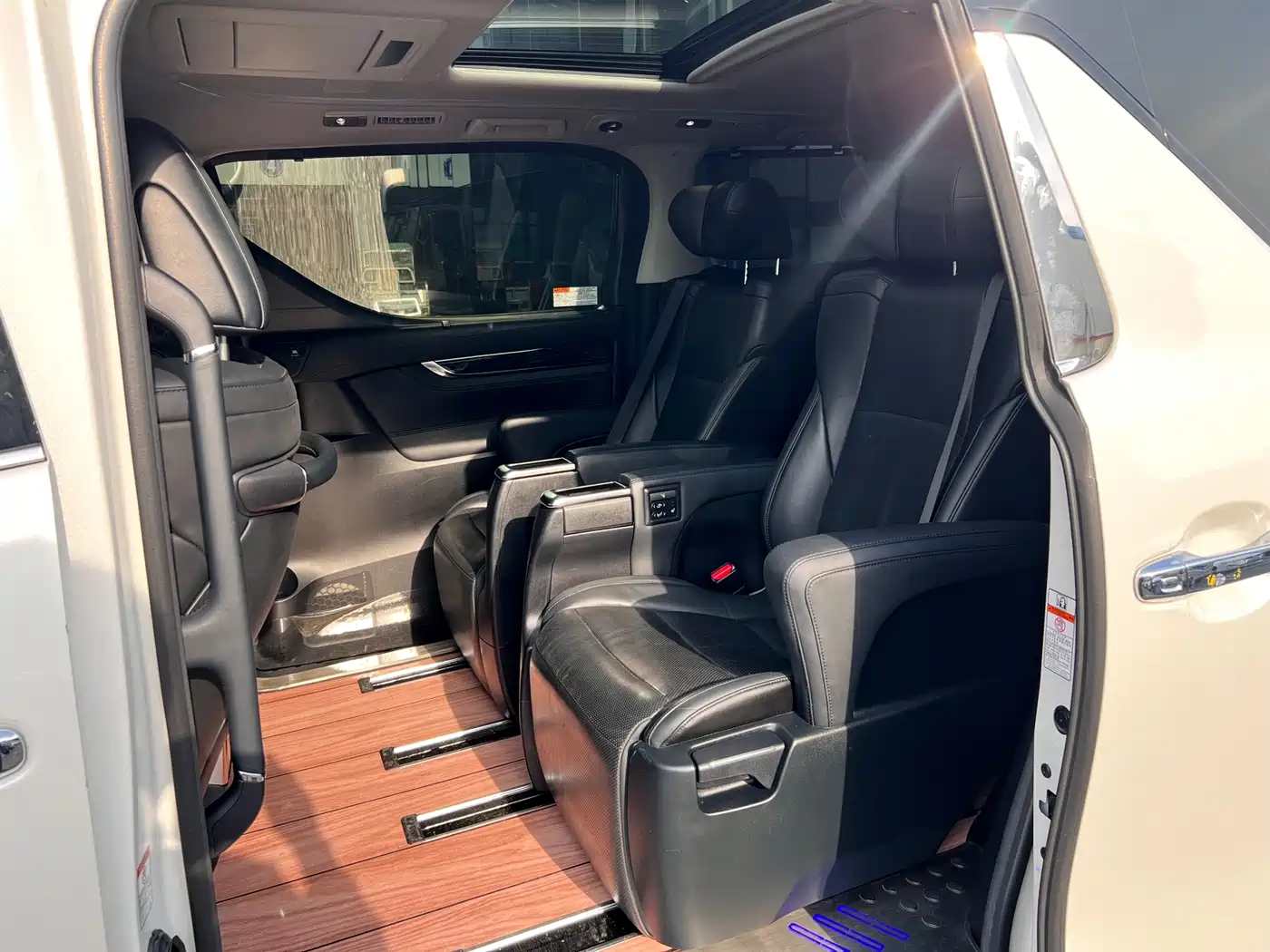 Toyota Vellfire 2021 Crown Hybrid 2.5L HV Luxury Edition фото 9