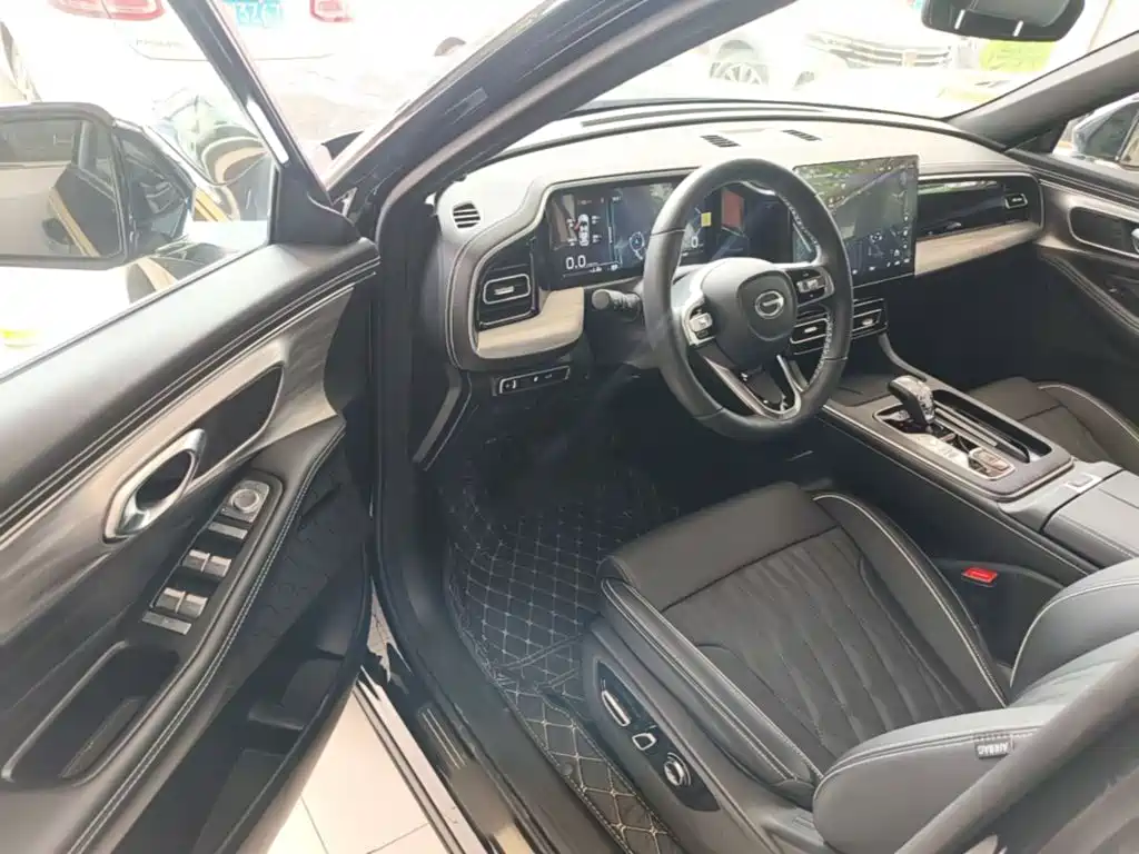 صورة 16 - GAC Trumpchi GS8